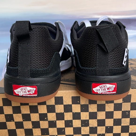 Vans WMNS Zahba
Black/White
VN0007QQBA2
Sneakers - Picture 14 of 16